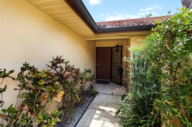 5057 Maui Cir Unit 15, Orlando, FL 32808 - entrance to property featuring stucco siding and a tile roof