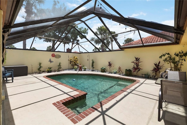 5057 Maui Cir Unit 15, Orlando, FL 32808 - swimming pool featuring a patio area and glass enclosure