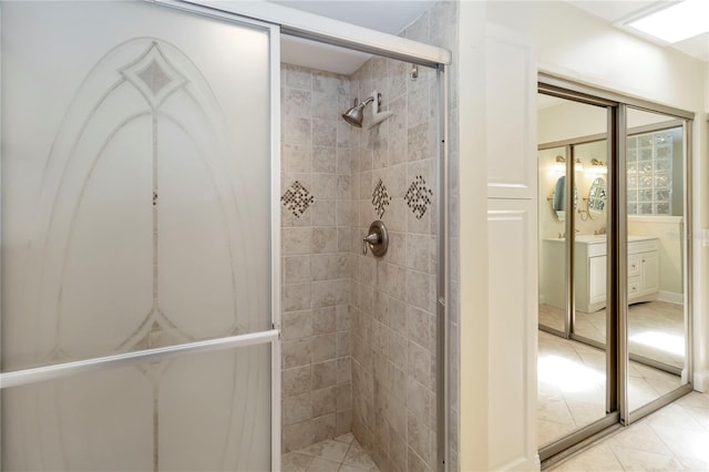 5057 Maui Cir Unit 15, Orlando, FL 32808 - full bathroom with a stall shower