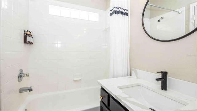 131 Sonja Cir, Davenport, FL 33897 - bathroom featuring shower / tub combo with curtain and vanity