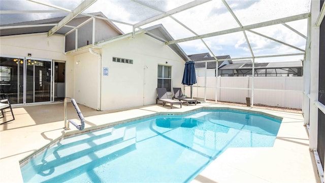 131 Sonja Cir, Davenport, FL 33897 - swimming pool featuring a patio area and a lanai