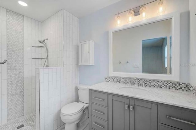 2813 21st Ave W, Bradenton, FL 34205 - full bath with vanity and a tile shower