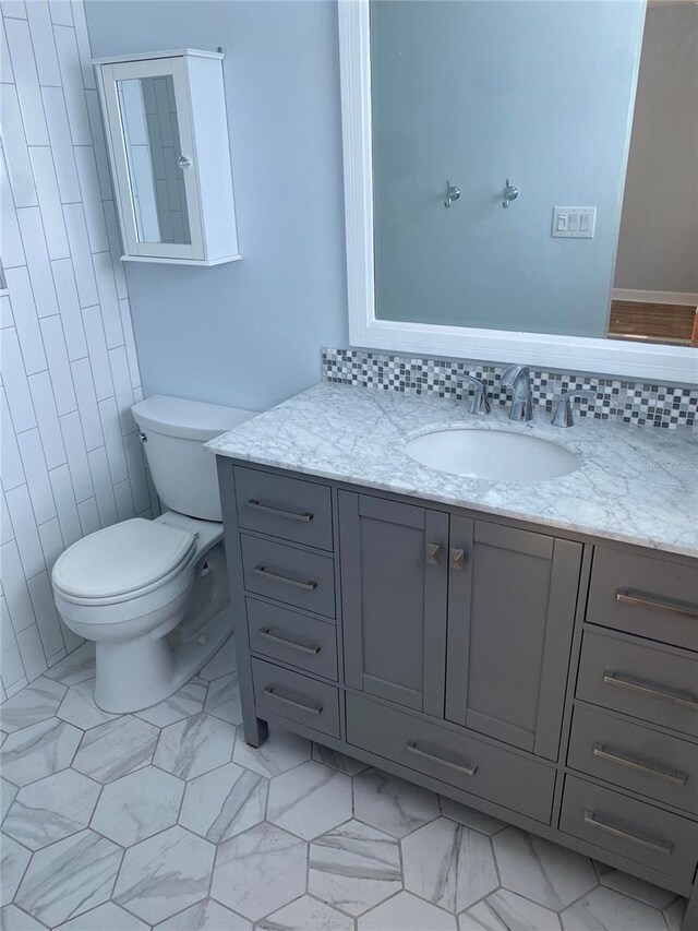 2813 21st Ave W, Bradenton, FL 34205 - bathroom with vanity and toilet