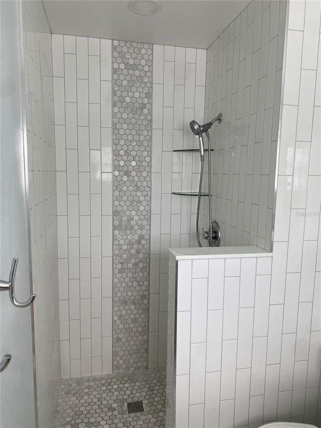 2813 21st Ave W, Bradenton, FL 34205 - bathroom with tiled shower