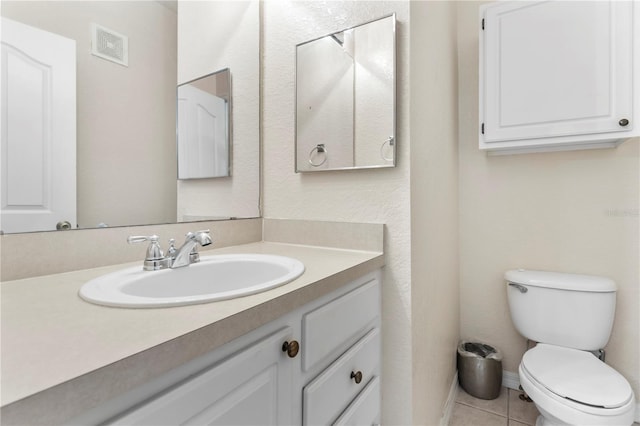 1825 Shadow View Cir Unit 1825, Maitland, FL 32751 - half bath featuring vanity and tile patterned floors