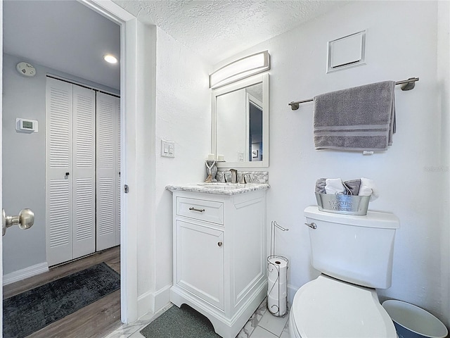 400 E Colonial Dr Unit 1501, Orlando, FL 32803 - bathroom featuring a closet, vanity, and a textured ceiling