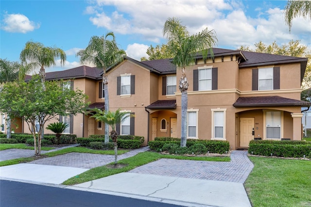 814 Calabria Ave, Davenport, FL 33897 - multi unit property with stucco siding and a front yard