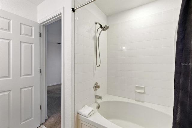 814 Calabria Ave, Davenport, FL 33897 - full bathroom with shower / tub combo with curtain