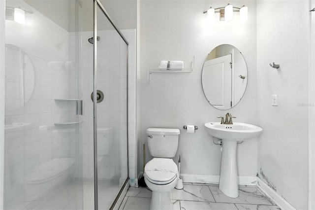 369 Ocean Course Ave, Davenport, FL 33896 - full bath featuring a stall shower and marble look tiles