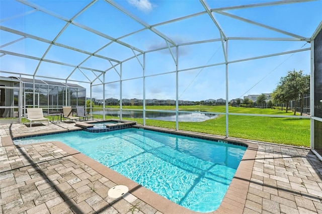369 Ocean Course Ave, Davenport, FL 33896 - view of pool featuring a patio, a yard, a pool with connected hot tub, a water view, and a lanai