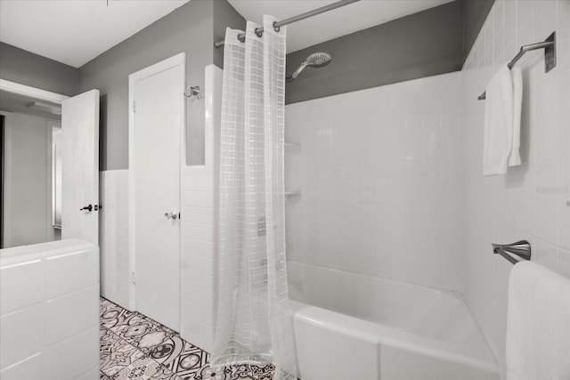 1505 N Lake Mirror Dr NW, Winter Haven, FL 33881 - full bathroom featuring tile walls, shower / bath combo, and tile patterned flooring