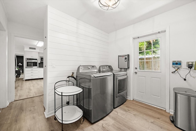 1505 N Lake Mirror Dr NW, Winter Haven, FL 33881 - laundry room with separate washer and dryer and light wood finished floors