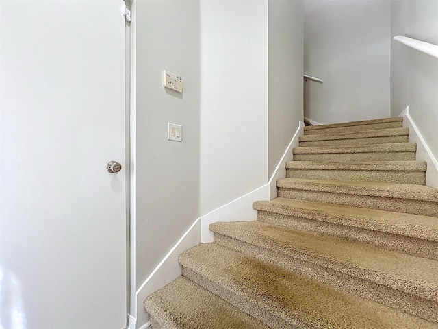 725 Ashworth Overlook Dr Unit C, Apopka, FL 32712 - stairs featuring baseboards