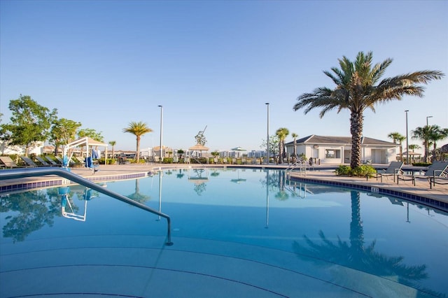 4802 Lullaby Ln, Kissimmee, FL 34746 - community pool with a patio area