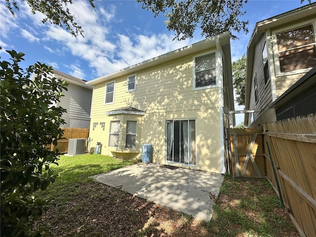 3352 Hamlet Loop, Winter Park, FL 32792 - back of property with a patio, a gate, and stucco siding