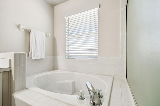 1936 Westpointe Cir, Orlando, FL 32835 - bathroom featuring a garden tub