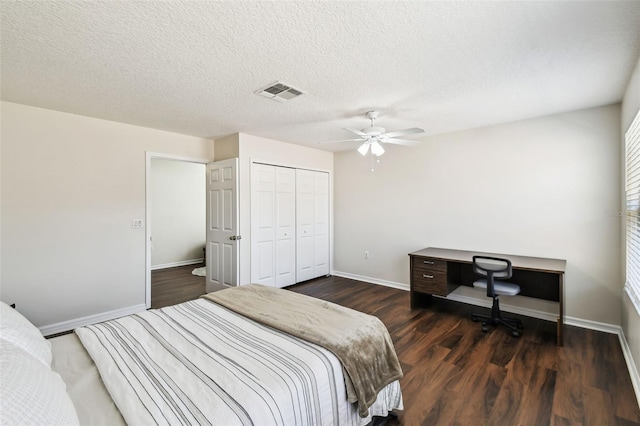 1936 Westpointe Cir, Orlando, FL 32835 - bedroom with dark wood-type flooring, a closet, a ceiling fan, and a textured ceiling
