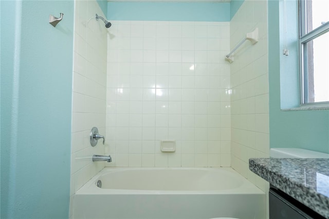 11081 Savannah Landing Cir, Orlando, FL 32832 - full bath featuring washtub / shower combination and vanity