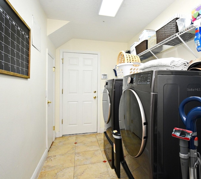 436 Skyview Pl, Chuluota, FL 32766 - laundry area featuring washing machine and dryer and baseboards