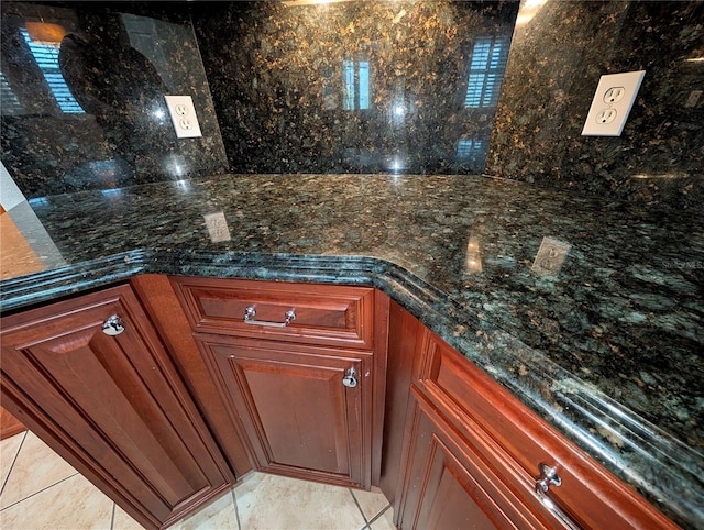 3504 Shorewood Dr, Kissimmee, FL 34746 - kitchen view of decorative backsplash and dark stone counters
