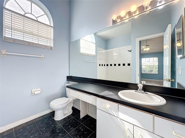 1751 Chatham Cir, Apopka, FL 32703 - bathroom featuring tiled shower, ceiling fan, vanity, and tile patterned floors