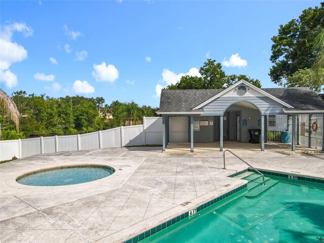 1751 Chatham Cir, Apopka, FL 32703 - community pool featuring a hot tub and a patio