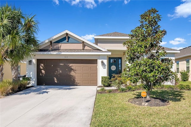 913 Sabal Breeze Ln, Apopka, FL 32703 - view of front of home featuring a garage, stucco siding, driveway, and a front yard