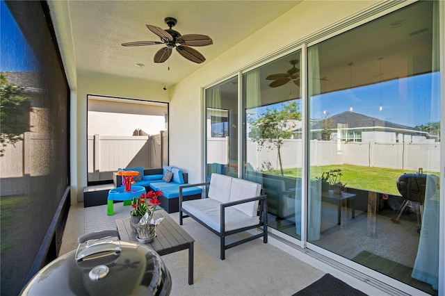 913 Sabal Breeze Ln, Apopka, FL 32703 - sunroom featuring ceiling fan and outdoor lounge area