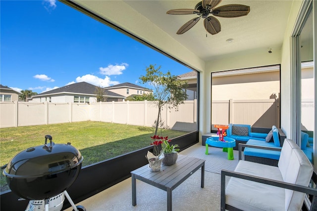 913 Sabal Breeze Ln, Apopka, FL 32703 - sunroom featuring outdoor lounge area and ceiling fan