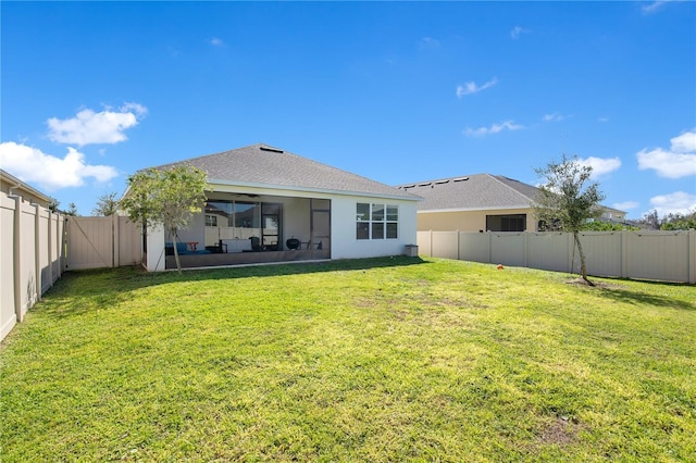 913 Sabal Breeze Ln, Apopka, FL 32703 - back of house featuring a sunroom, a fenced backyard, stucco siding, and roof with shingles