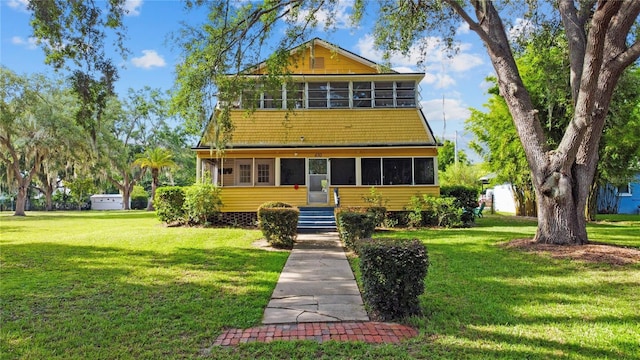 430 W Minnehaha Ave, Clermont, FL 34711 - view of front of home with a sunroom and a front yard