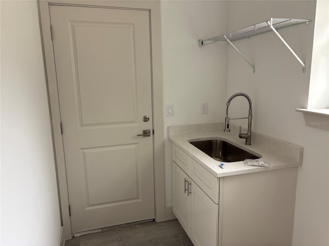 2451 W Menores Dr, Citrus Springs, FL 34434 - laundry area featuring a sink and light wood finished floors