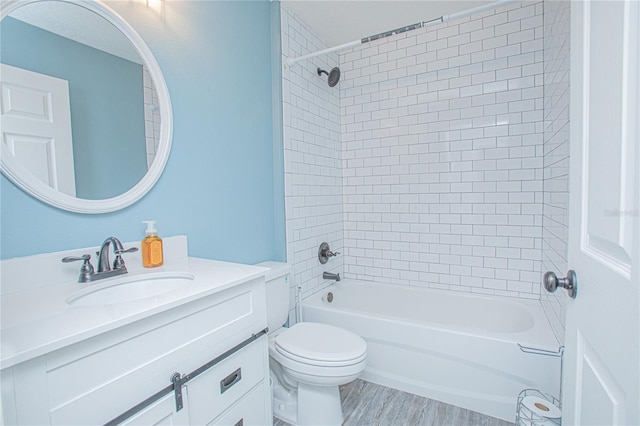 4911 NE 7th St, Ocala, FL 34470 - full bath featuring vanity, bathtub / shower combination, and wood finished floors