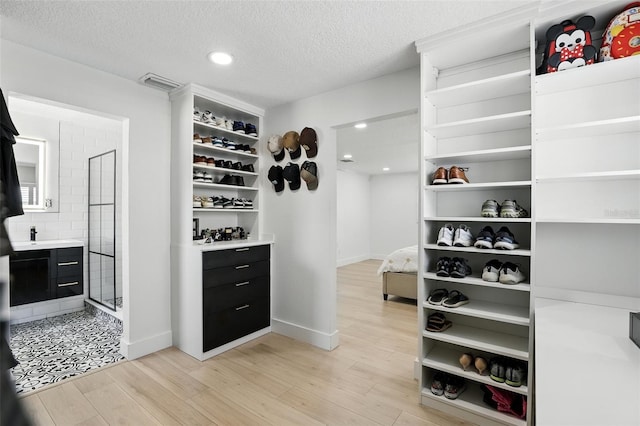 4611 Cranston Pl, Orlando, FL 32812 - walk in closet featuring light wood-style floors