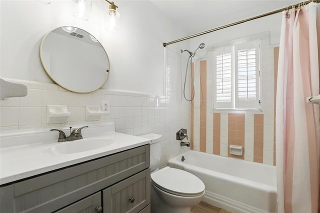 4611 Cranston Pl, Orlando, FL 32812 - bathroom featuring shower / tub combo, vanity, and tile walls
