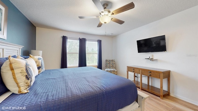 8806 Geneve Ct, Kissimmee, FL 34747 - bedroom with light wood finished floors, a ceiling fan, and a textured ceiling