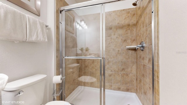 8806 Geneve Ct, Kissimmee, FL 34747 - full bathroom featuring a stall shower