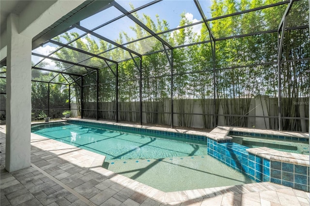8066 Ludington Cir, Orlando, FL 32836 - view of swimming pool featuring a fenced backyard, a pool with connected hot tub, and a patio