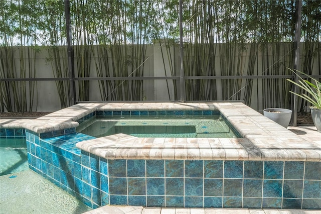 8066 Ludington Cir, Orlando, FL 32836 - view of swimming pool featuring an in-ground hot tub