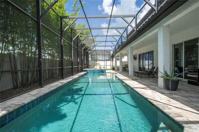 8066 Ludington Cir, Orlando, FL 32836 - view of swimming pool featuring a patio, a lanai, and a pool with connected hot tub