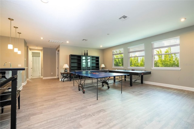 8066 Ludington Cir, Orlando, FL 32836 - rec room featuring wood finished floors and recessed lighting