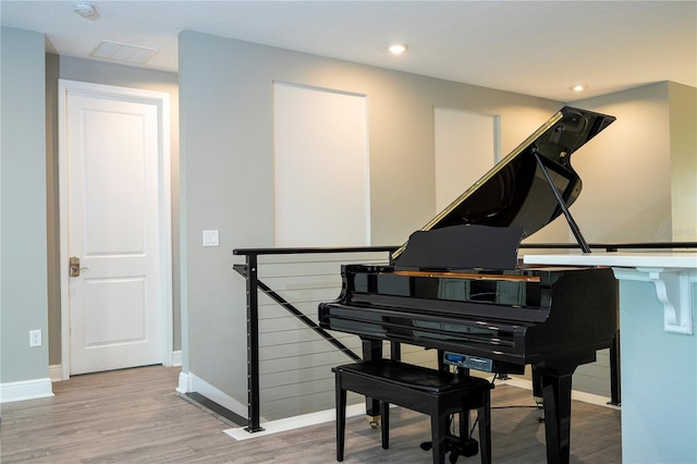 8066 Ludington Cir, Orlando, FL 32836 - sitting room with wood finished floors and recessed lighting