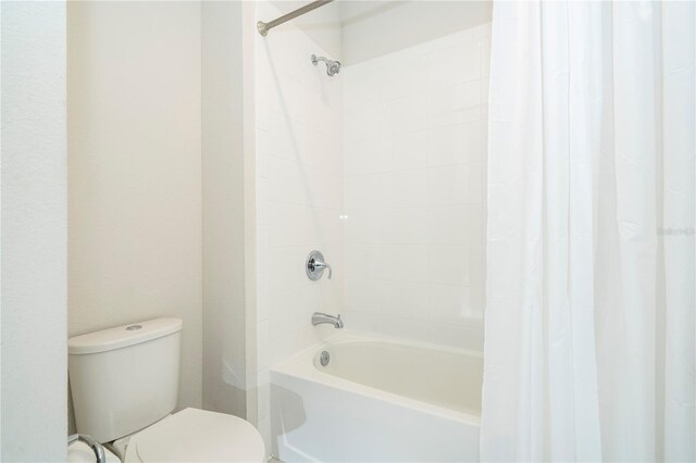 8066 Ludington Cir, Orlando, FL 32836 - full bathroom featuring toilet and shower / bathtub combination with curtain