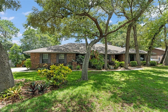 473 Burnt Tree Ln, Apopka, FL 32712 - ranch-style home with a front yard and brick siding