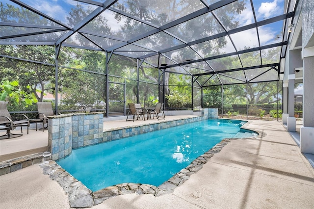 413 Harbour Oaks Pointe Dr, Edgewood, FL 32809 - swimming pool with a patio area and glass enclosure