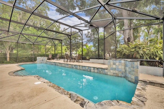 413 Harbour Oaks Pointe Dr, Edgewood, FL 32809 - swimming pool featuring a patio and glass enclosure