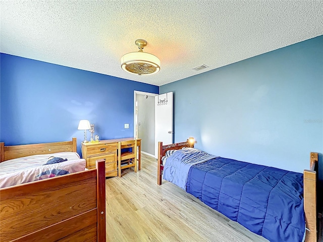 1044 Dees Dr, Oviedo, FL 32765 - bedroom featuring wood finished floors and a textured ceiling