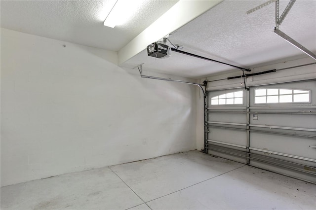 1269 Long Cove Loop Unit 1269, Davenport, FL 33896 - garage featuring a garage door opener