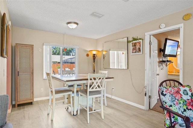 109 Woodfield Ct, Sanford, FL 32773 - dining room with light wood-type flooring and a textured ceiling