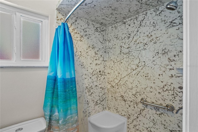 109 Woodfield Ct, Sanford, FL 32773 - bathroom with a shower with curtain and toilet